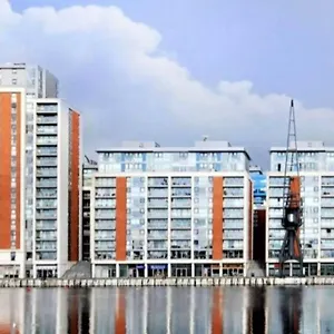 Lovely Waterfront Flat Canary Wharf Excel Centre Apartment London