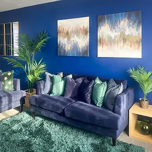 Phoenix House - 2 Double Bedroom House - Business And Corporate Travellers Holiday home Luton (Bedfordshire)